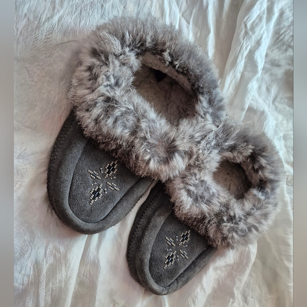 Manitobah Mukluk Beaded Fur Suede Moccasin Slippers Youth Size 1